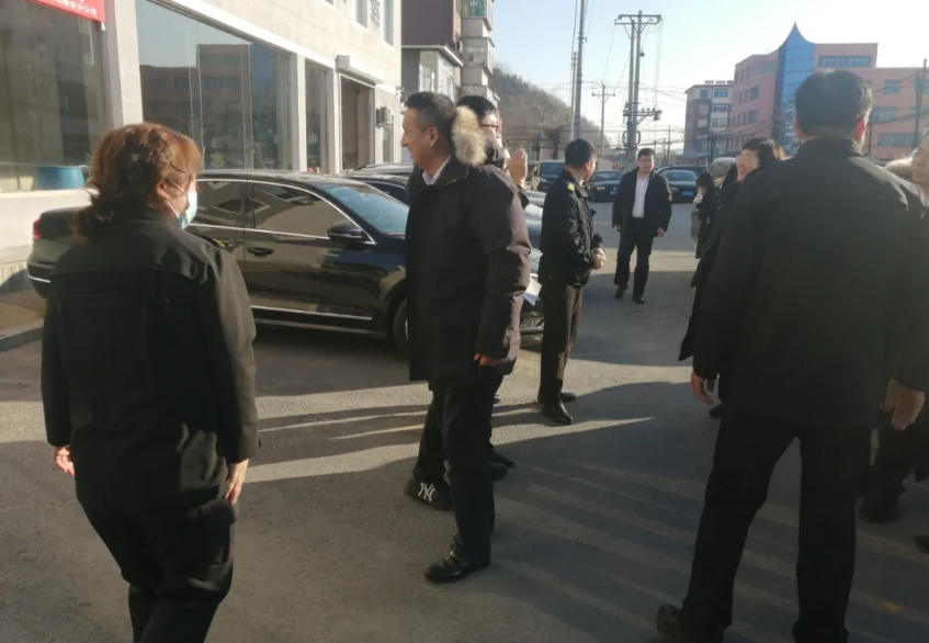 鞍勤集團(tuán)黨委下基層、聽民意，助推企業(yè)高質(zhì)量發(fā)展