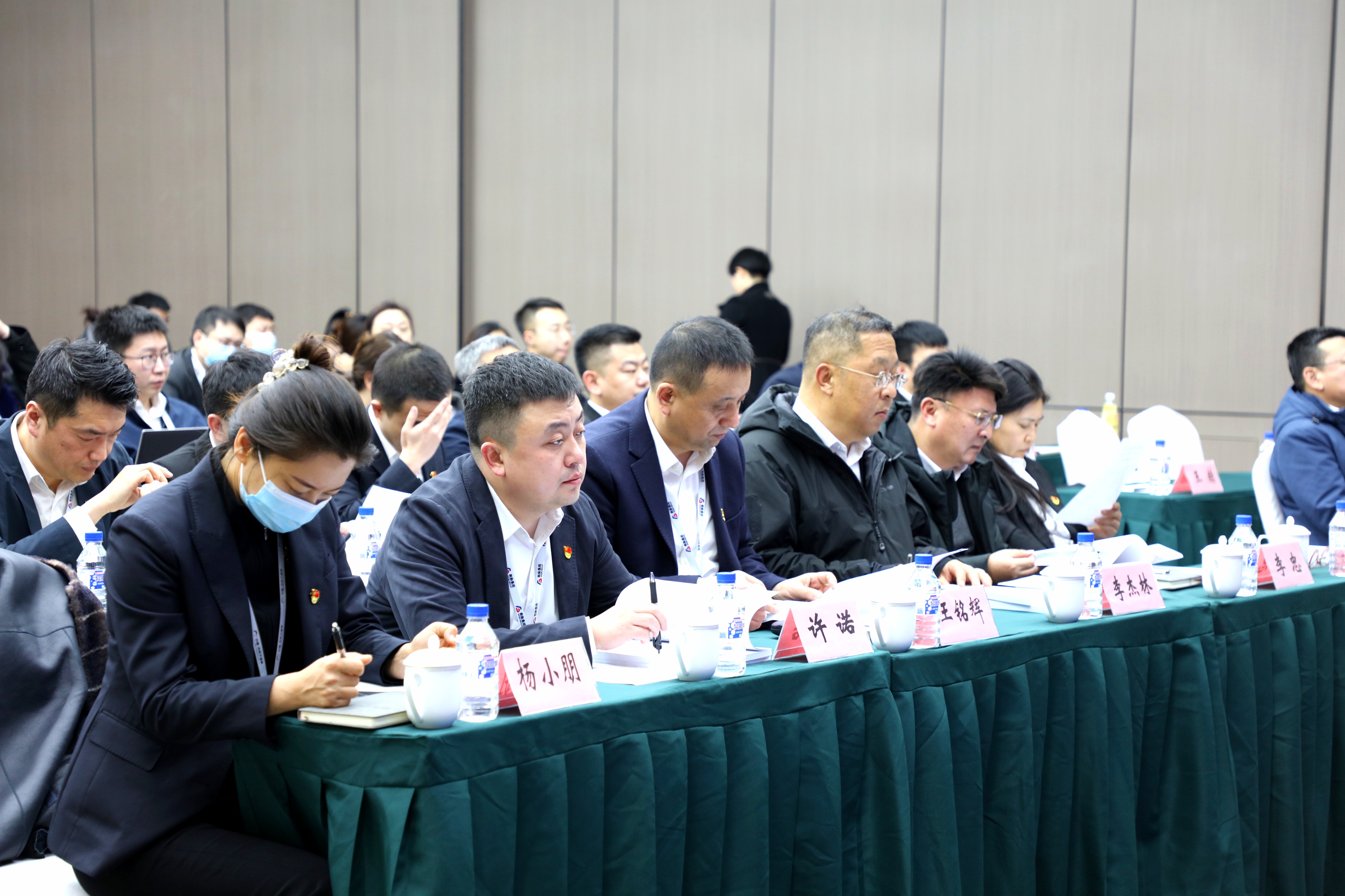 集團(tuán)舉行機(jī)關(guān)中層干部、借調(diào)和駐村干部2022年度述職測(cè)評(píng)會(huì)議