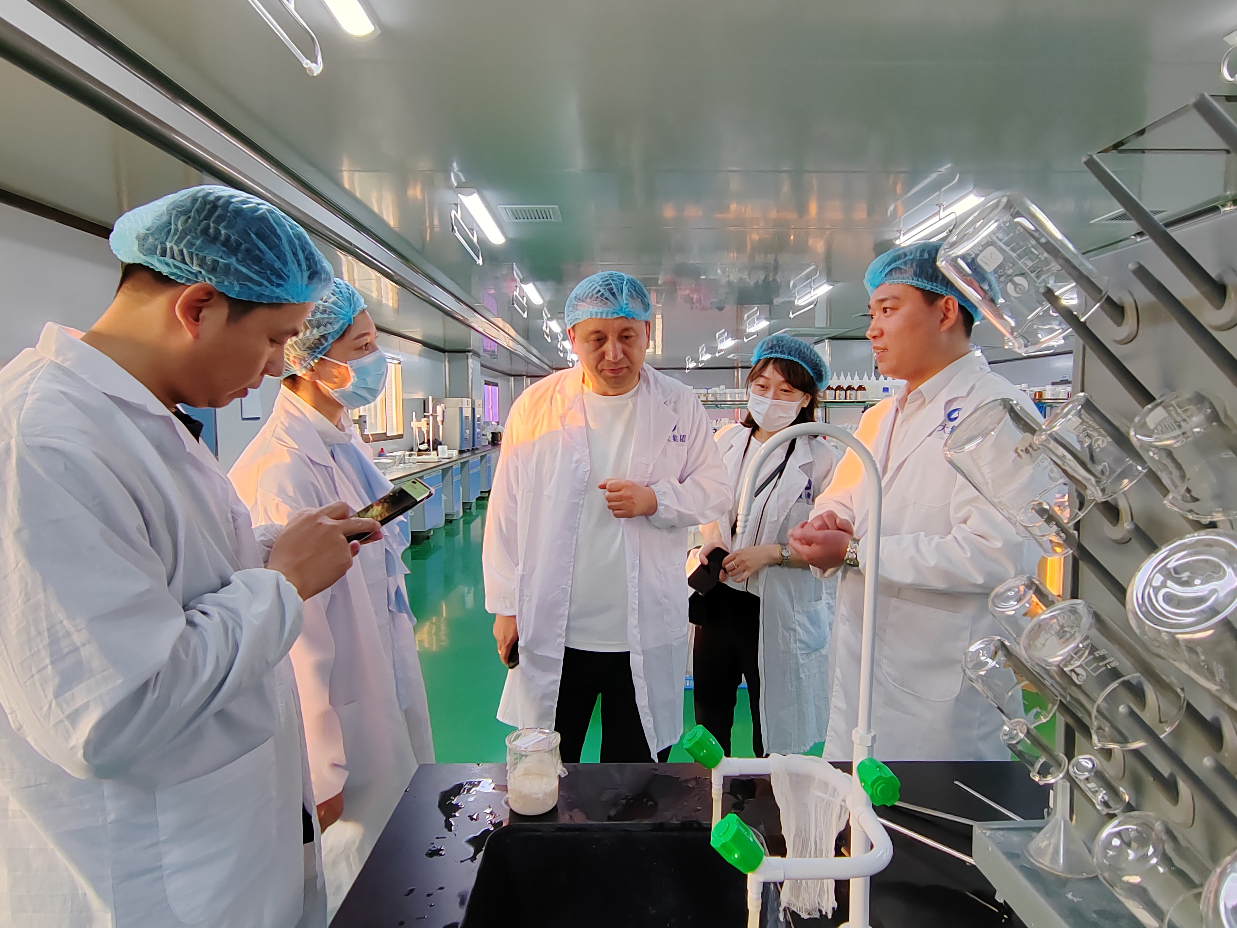 鞍勤集團(tuán)、溫泉集團(tuán)、公服集團(tuán)商務(wù)考察組赴廣州調(diào)研