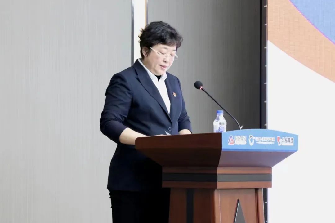 鞍勤集團(tuán)、溫泉集團(tuán)、公服集團(tuán)2023年新任干部任前集體談話及集體送任儀式圓滿結(jié)束